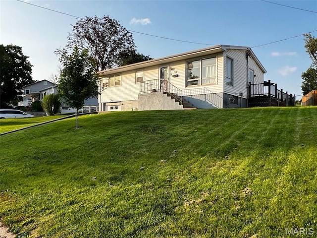 16 Wauneta Pl, Hannibal, MO 63401 - view of front of house with a front lawn