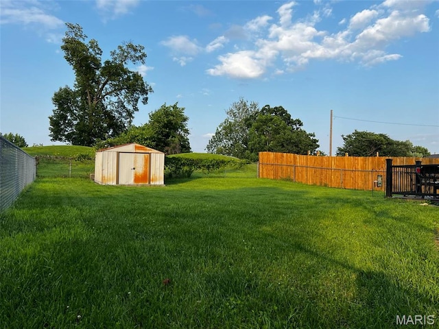 16 Wauneta Pl, Hannibal, MO 63401 - view of yard