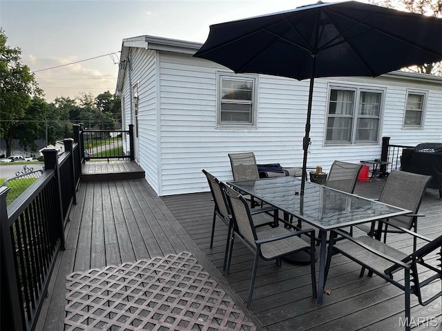 16 Wauneta Pl, Hannibal, MO 63401 - wooden terrace featuring outdoor dining area