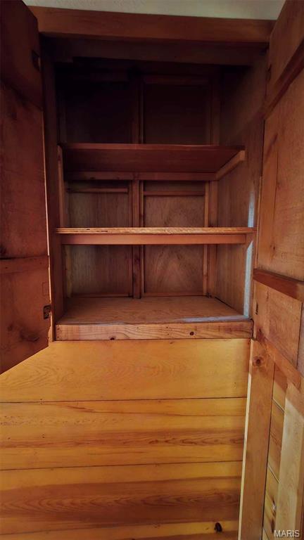 11863 Windy Curve Ln, Success, MO 65570 - detailed view of wooden walls