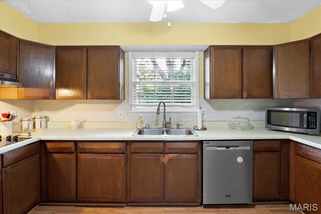 404 Conway Gardens Ln, Saint Louis, MO 63141