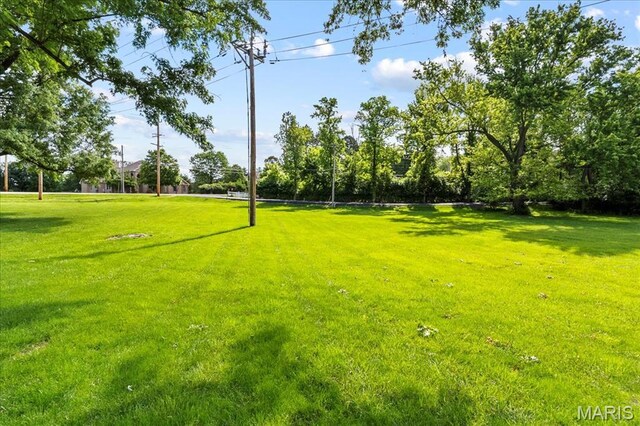 404 Conway Gardens Ln, Saint Louis, MO 63141