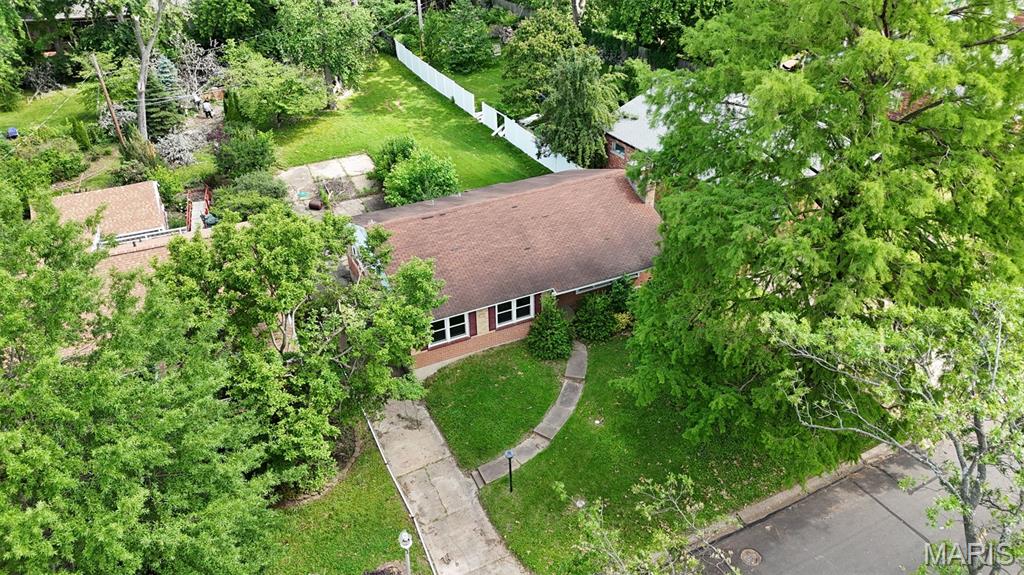 8115 Edinburgh Dr, Saint Louis, MO 63105 - photo 2