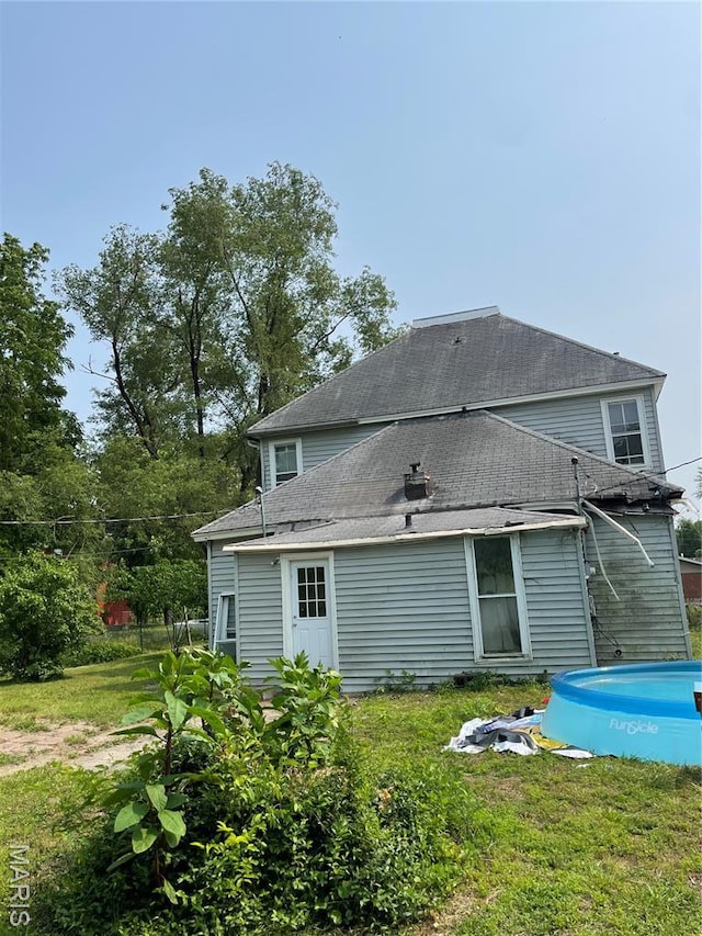 1908-19 Hope St, Hannibal, MO 63401 - rear view of property with a lawn