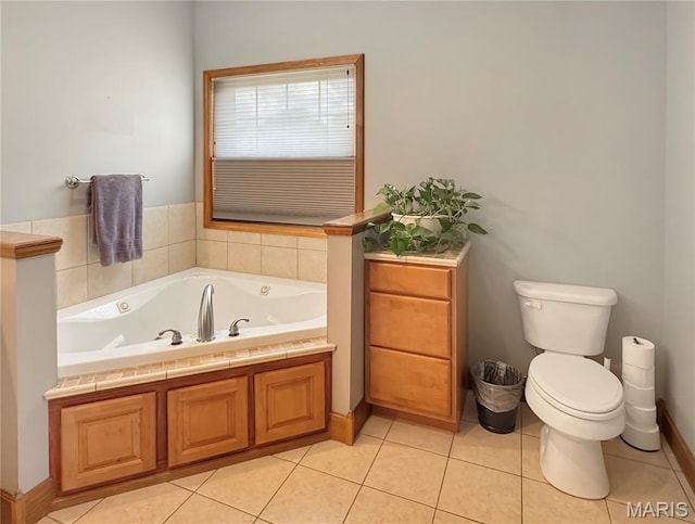 495 Oak Field Ct, Washington, MO 63090 - full bath with a jetted tub, toilet, tile patterned flooring, and baseboards