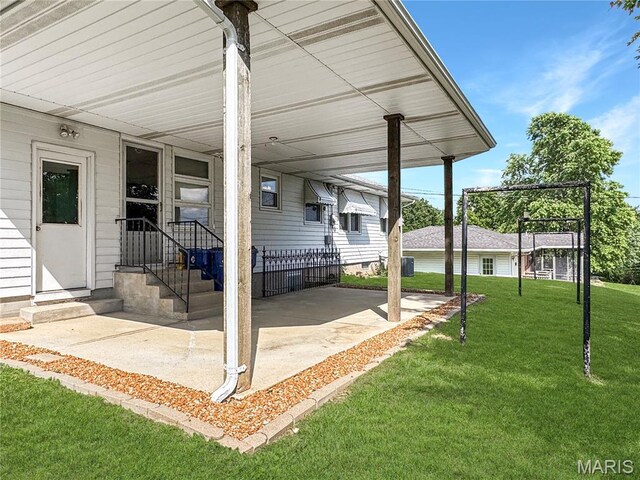 1508 3rd Pkwy, Washington, MO 63090 - view of patio featuring an attached carport