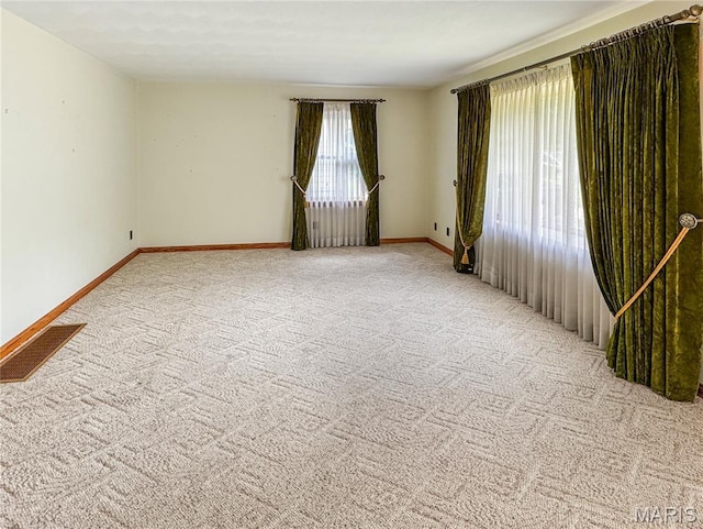 1508 3rd Pkwy, Washington, MO 63090 - carpeted empty room with baseboards
