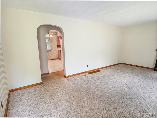 1508 3rd Pkwy, Washington, MO 63090 - carpeted empty room featuring arched walkways and baseboards