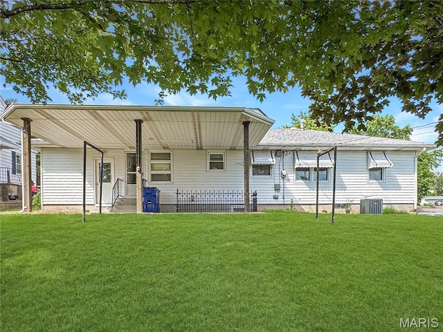 1508 3rd Pkwy, Washington, MO 63090 - back of house with a yard and cooling unit