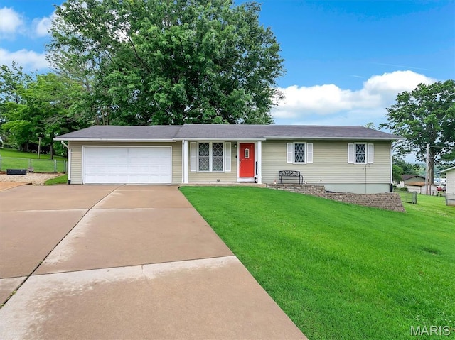 1015 Marilyn Ct, Washington, MO 63090 - ranch-style home with a front yard, driveway, and an attached garage