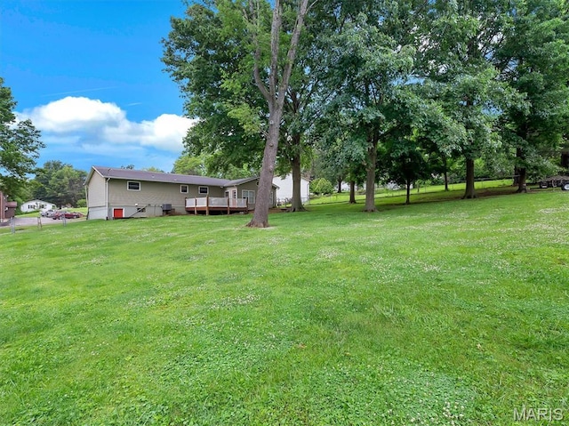 1015 Marilyn Ct, Washington, MO 63090 - view of grassy yard with a deck