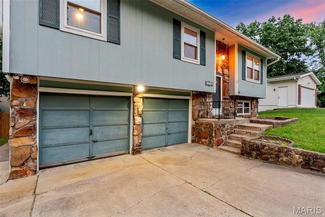 4618 Towne Hall Dr, Arnold, MO 63010 - raised ranch with stone siding, a garage, driveway, and a yard