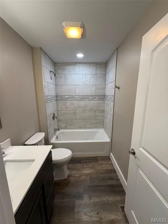 618 Taylor Ave, Park Hills, MO 63601 - bathroom featuring vanity, wood finished floors, toilet, and washtub / shower combination