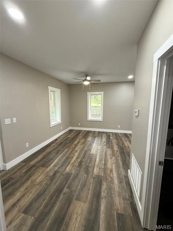 618 Taylor Ave, Park Hills, MO 63601 - empty room featuring a ceiling fan, dark wood-style floors, baseboards, and recessed lighting
