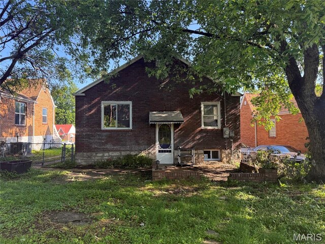 472 Kingston Dr, Saint Louis, MO 63125