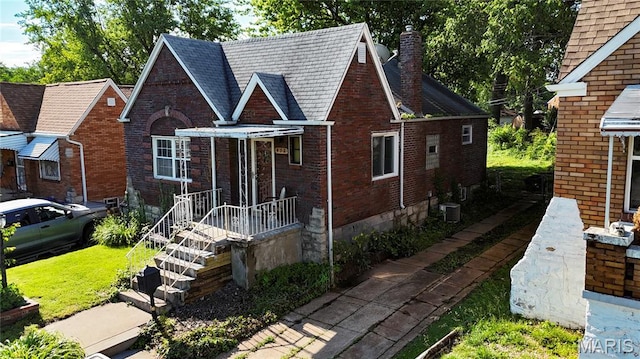 472 Kingston Dr, Saint Louis, MO 63125