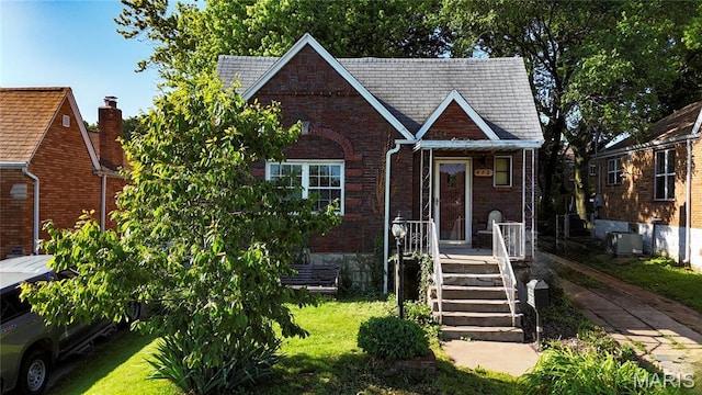 472 Kingston Dr, Saint Louis, MO 63125
