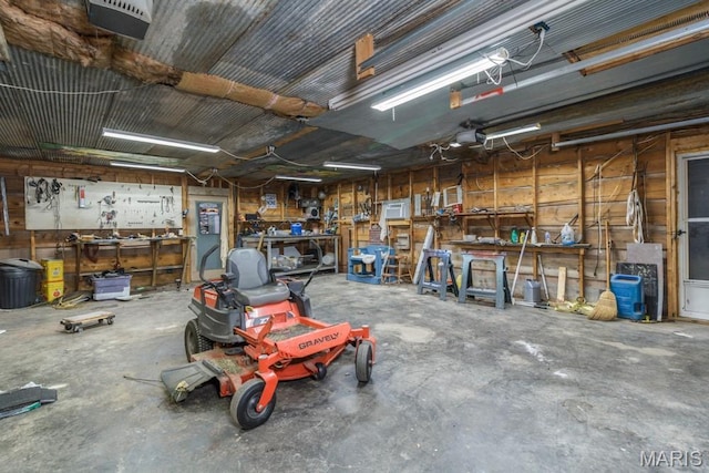22250 Keepsake Rd, Lebanon, MO 65536 - garage featuring a workshop area