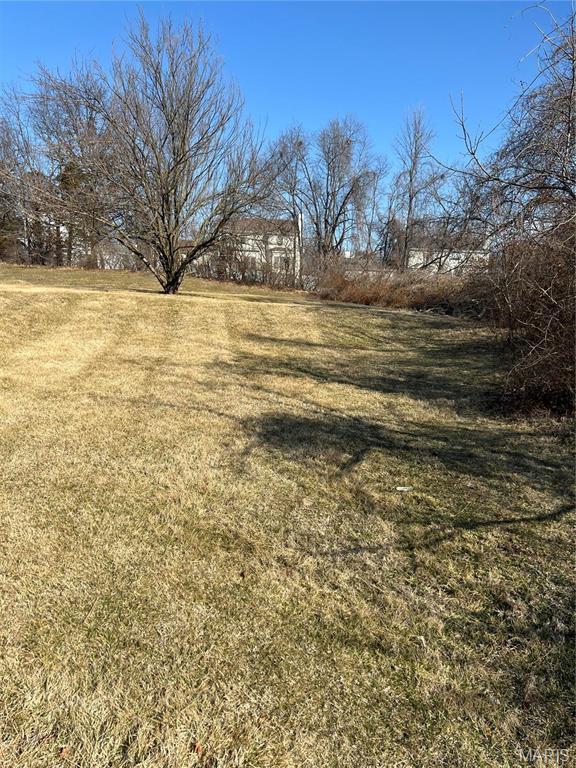150 Steamboat Ln, Ballwin, MO 63011 - photo 2