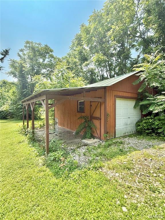 720 S Main St, Arcadia, MO 63621 - view of outbuilding with driveway