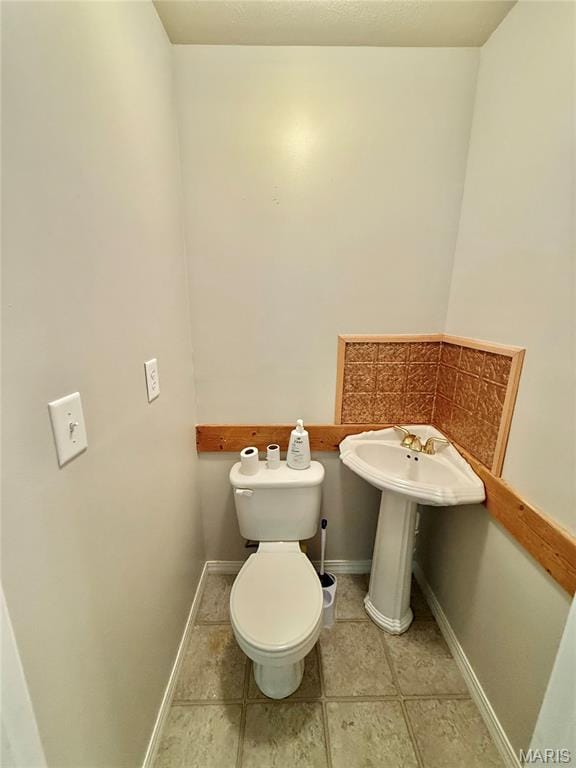 720 S Main St, Arcadia, MO 63621 - bathroom with toilet, baseboards, and tile patterned floors