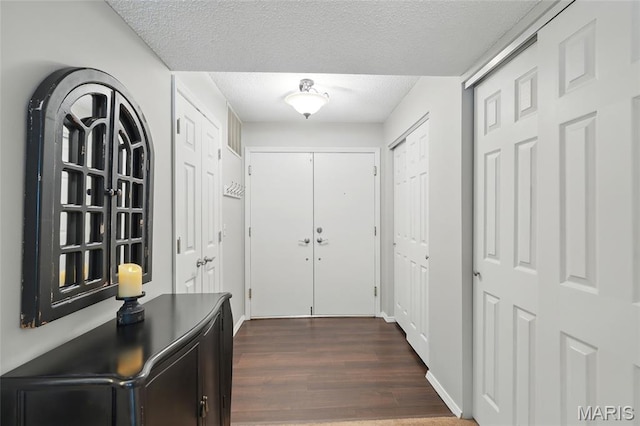 564 Sarah Ln Unit 103, Creve Coeur, MO 63141 - foyer with dark wood-style flooring, a textured ceiling, and baseboards
