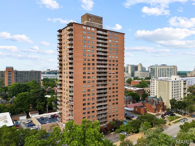 4466 W Pine Blvd Unit 6A, Saint Louis, MO 63108 - view of property featuring a view of city