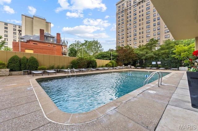 4466 W Pine Blvd Unit 6A, Saint Louis, MO 63108 - community pool with a patio area