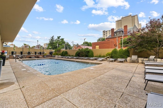 4466 W Pine Blvd Unit 6A, Saint Louis, MO 63108 - community pool featuring a patio