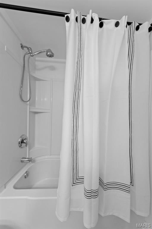9740 Bexley Station Dr Unit 7J, Concord Township, MO 63123 - bathroom with shower / tub combo with curtain