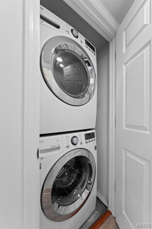 9740 Bexley Station Dr Unit 7J, Concord Township, MO 63123 - laundry area with stacked washing machine and dryer and wood finished floors