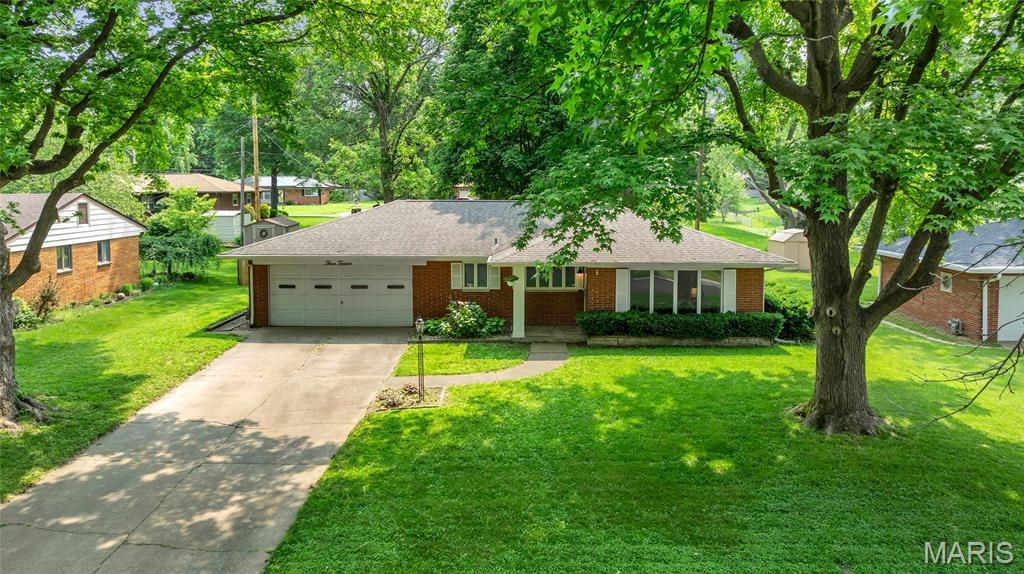 312 Longview Dr, Belleville, IL 62223 - photo 1
