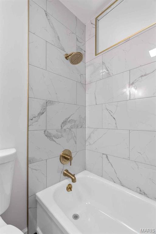 216 Clearpoint Ln, Saint Louis, MO 63123 - bathroom featuring toilet and shower / bathtub combination