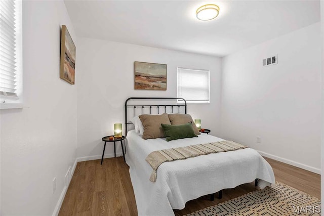 216 Clearpoint Ln, Saint Louis, MO 63123 - bedroom featuring wood finished floors and baseboards