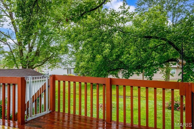 1170 Bond St, Carlyle, IL 62231 - deck with a yard