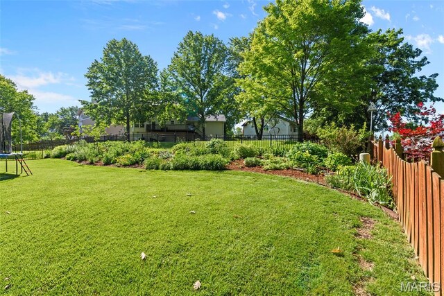 113 Christine Cay Ct, Saint Charles, MO 63304 - view of yard with a trampoline