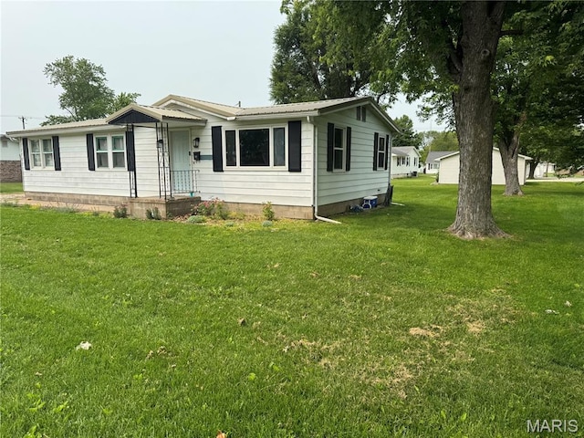 516 S 12th St, Bowling Green, MO 63334 - view of front of house featuring a front yard