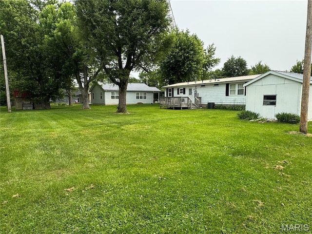 516 S 12th St, Bowling Green, MO 63334 - view of grassy yard with a deck