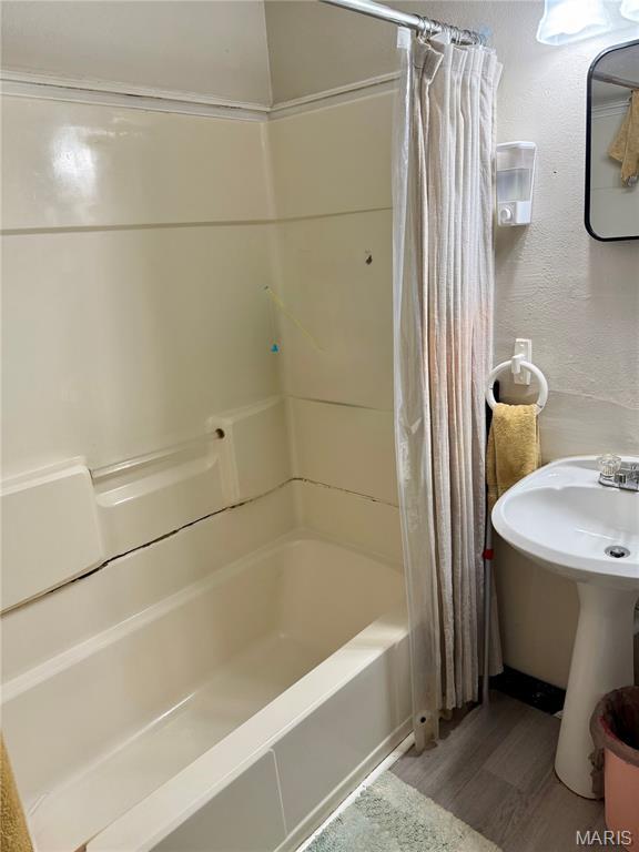 518 Randle St, Edwardsville, IL 62025 - full bathroom featuring shower / bath combo and wood finished floors
