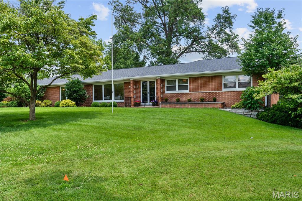 2 Ridgegate Dr, Olivette, MO 63132 - photo 1