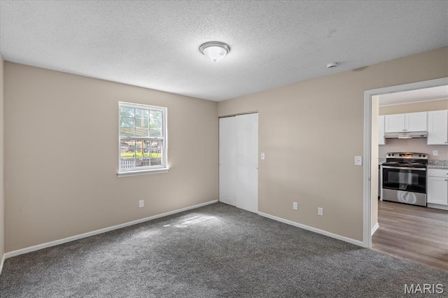 206 6th St, Park Hills, MO 63601 - unfurnished bedroom featuring carpet, baseboards, and a textured ceiling