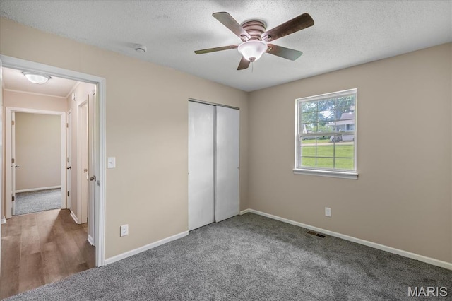 206 6th St, Park Hills, MO 63601 - unfurnished bedroom with carpet, baseboards, a closet, a textured ceiling, and a ceiling fan