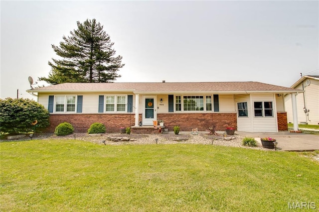 906 E Fairgrounds Ave, Jerseyville, IL 62052 - single story home with brick siding and a front yard