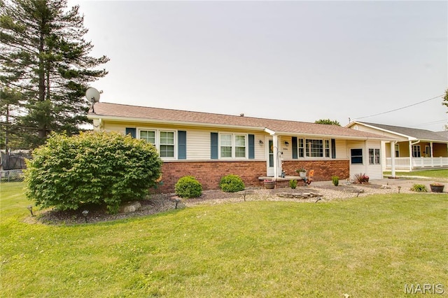 906 E Fairgrounds Ave, Jerseyville, IL 62052 - single story home with brick siding