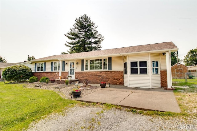 906 E Fairgrounds Ave, Jerseyville, IL 62052 - ranch-style house with brick siding