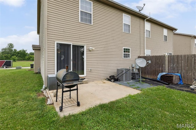 2024 Camrose Green St, Belleville, IL 62220 - rear view of house with a patio