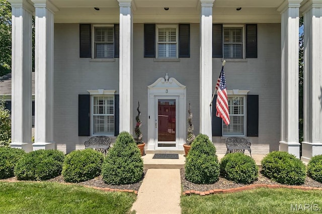 3 Deer Creek Woods, Ladue, MO 63124 - neoclassical / greek revival house with a porch and brick siding