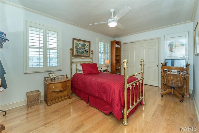 3 Deer Creek Woods, Ladue, MO 63124 - bedroom with wood finished floors, ornamental molding, and ceiling fan
