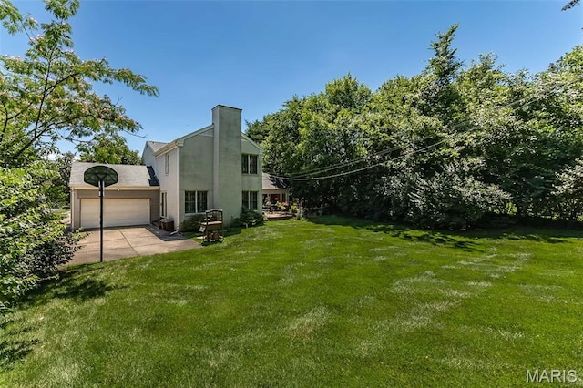 3 Deer Creek Woods, Ladue, MO 63124 - view of green lawn with an attached garage and driveway