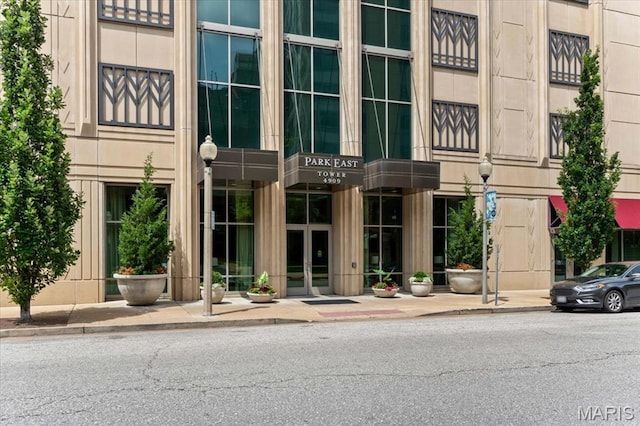 4909 Laclede Ave Unit 806, Saint Louis, MO 63108 - view of exterior entry